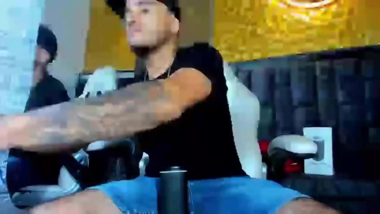 Axell_Cross77 on Streamray 