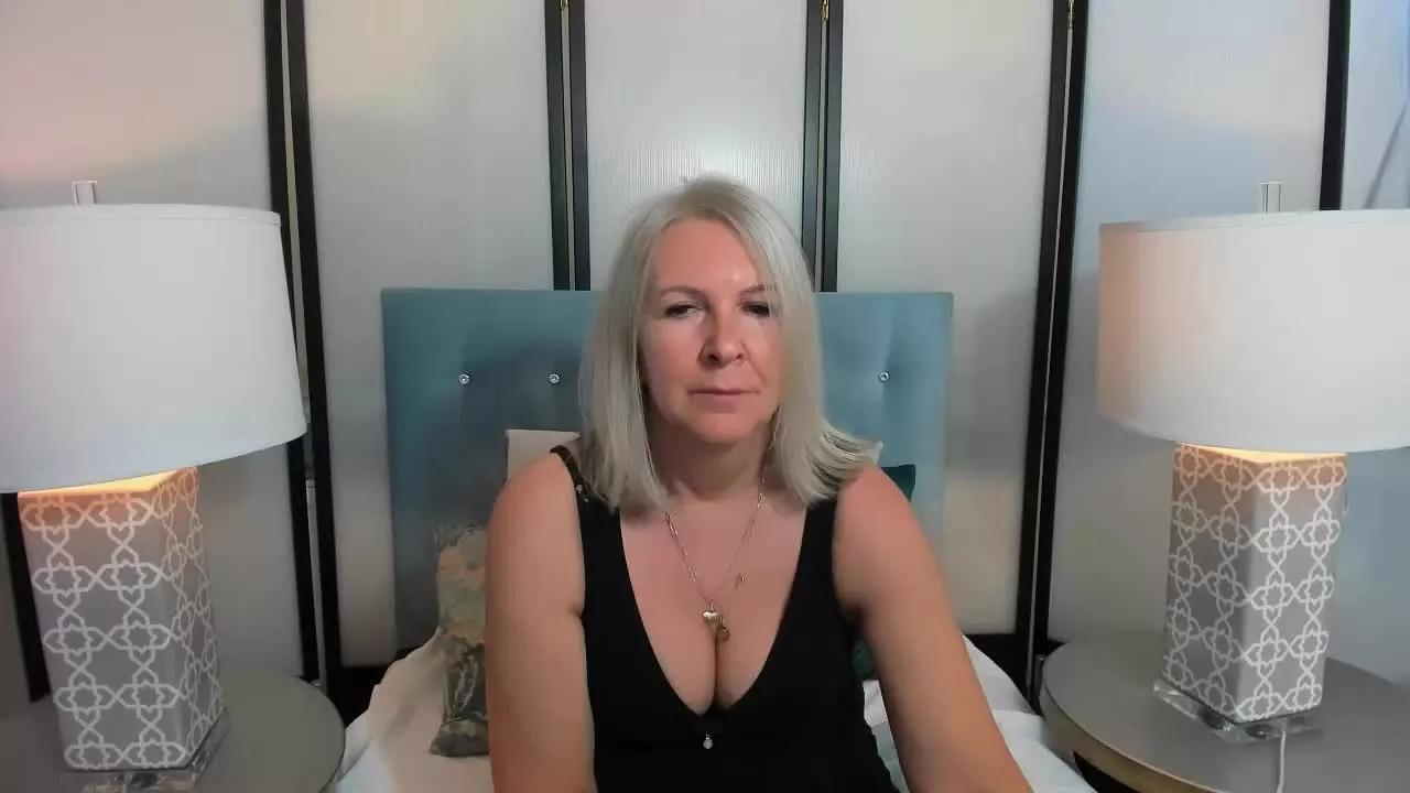 EricaWOMAN on Streamray 