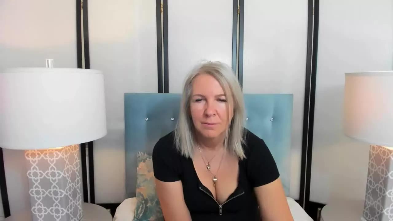 EricaWOMAN on Streamray 