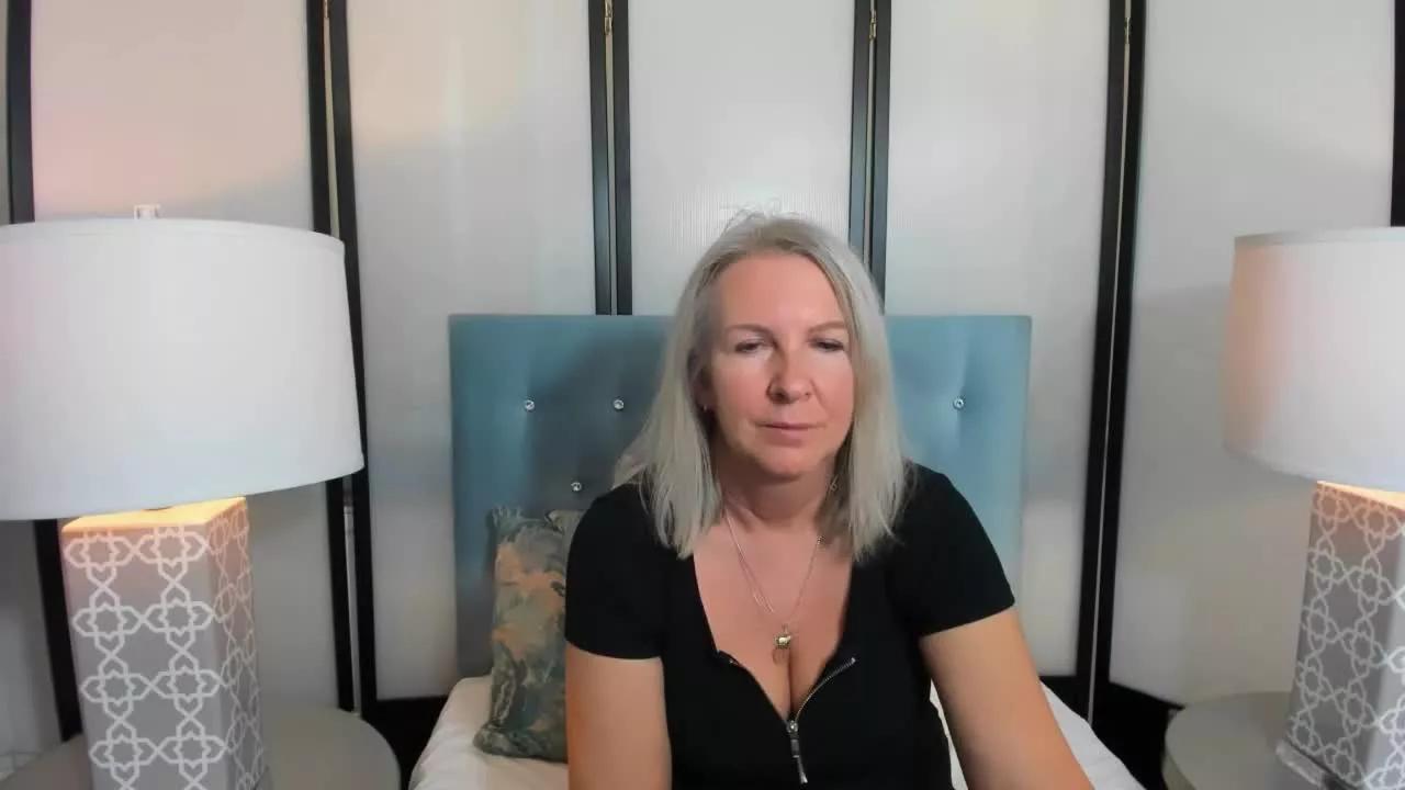 EricaWOMAN on Streamray 