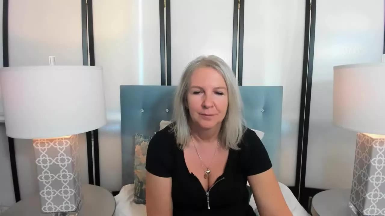 EricaWOMAN on Streamray 