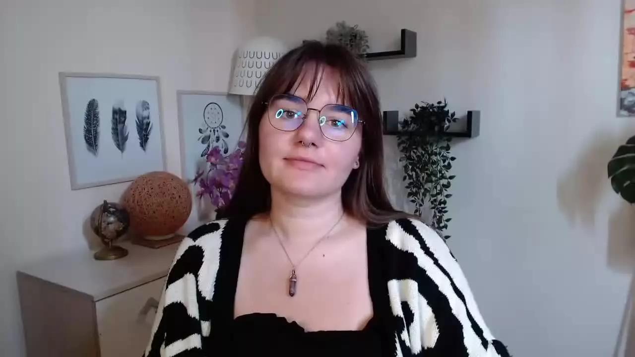 JulieDream on Streamray 