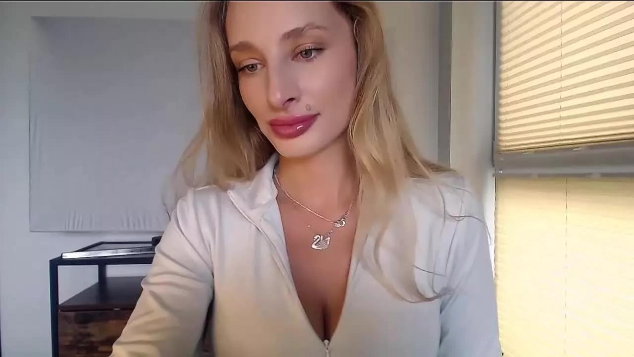 MarilynAmore on Streamray 