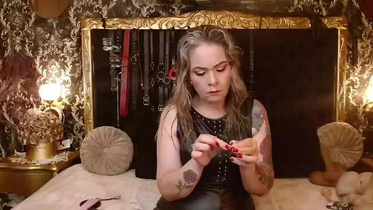 Victoria_Adams on Streamray 