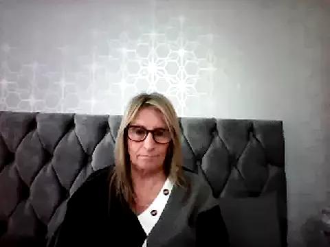 Additive_Mature_Linda on StripChat 