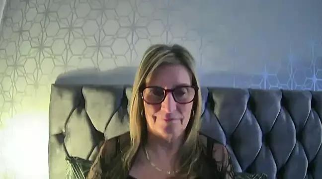 Additive_Mature_Linda on StripChat 