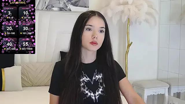 AlexisDevine on StripChat 