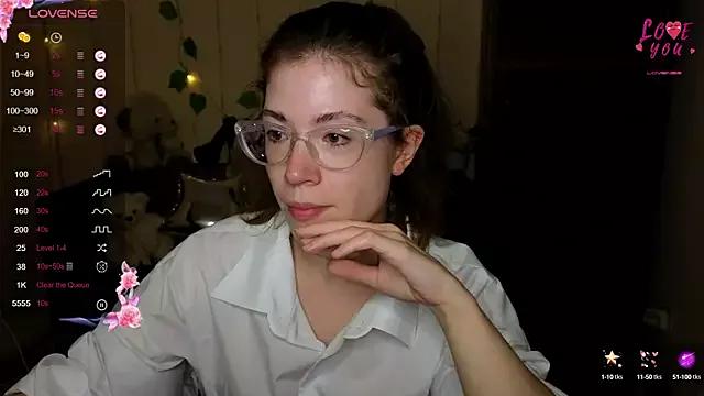 Alicia_redfollow on StripChat 