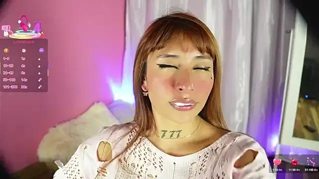AnnieCouperr on StripChat 
