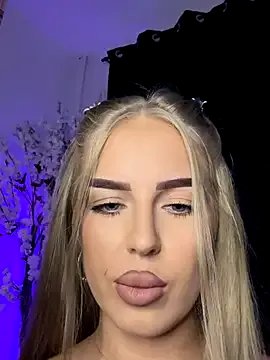 AubrieleRouj1 on StripChat