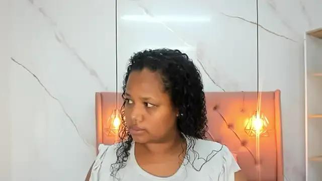 Belle_Brunette on StripChat 