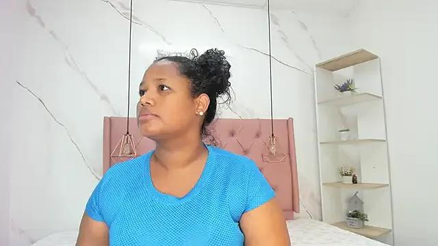 Belle_Brunette on StripChat 