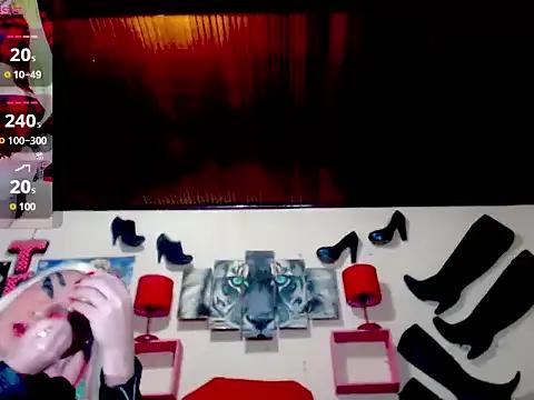 Freechat blondehot5v on StripChat