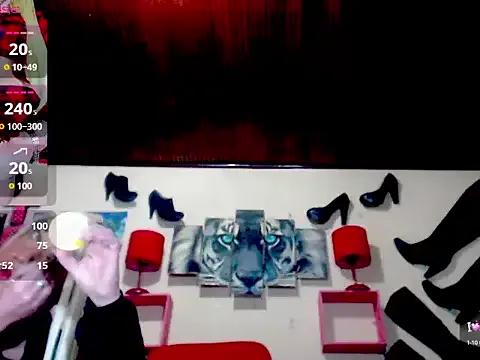 Freechat blondehot5v on StripChat