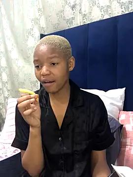 Freechat BondiBitch on StripChat