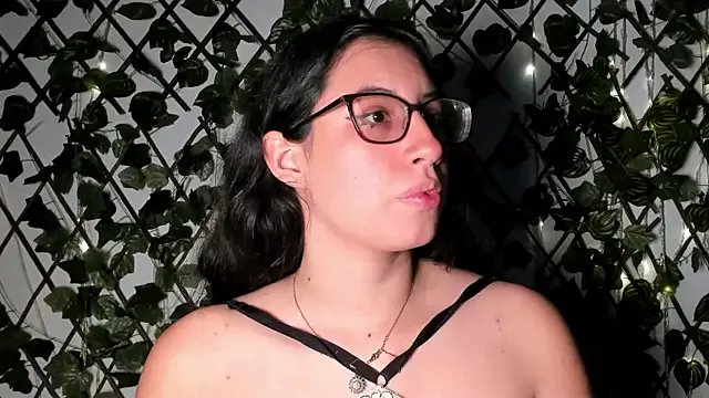 CoralineSanchez on StripChat