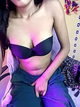 crezygirl0143 on StripChat 