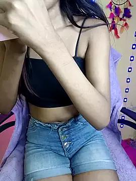 crezygirl0143 on StripChat 