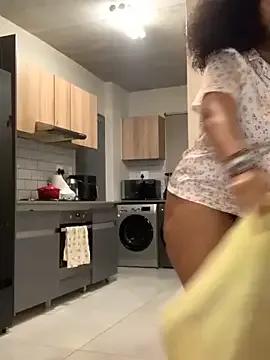 Freechat CurvyDesire1 on StripChat