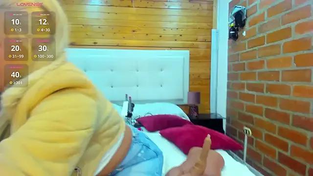 Freechat Dulcex69 on StripChat