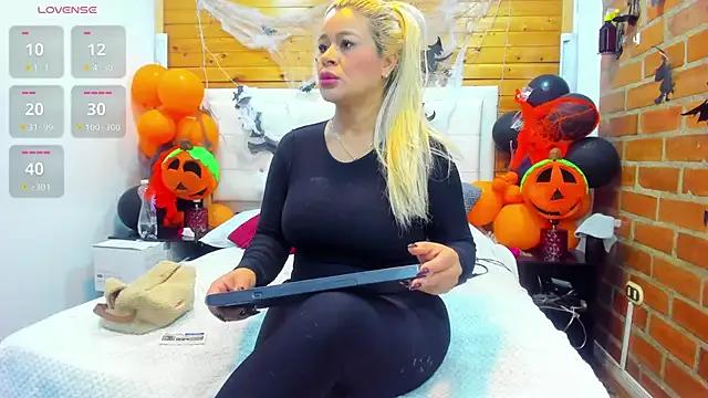 Dulcex69 from StripChat