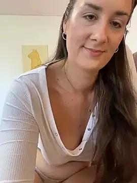 EllaMae on StripChat 
