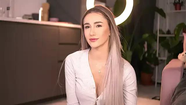EmilyRaymont on StripChat 