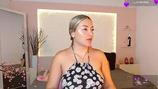 Emilyrose_8 on StripChat 