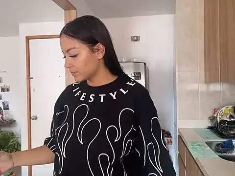 Emilyrose_8 on StripChat 