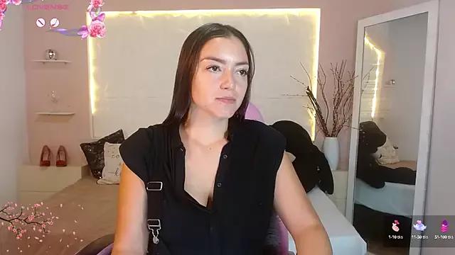 Emilyrose_8 on StripChat 