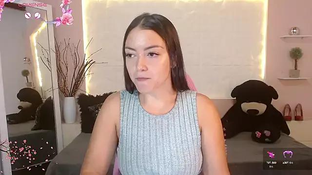 Emilyrose_8 on StripChat 