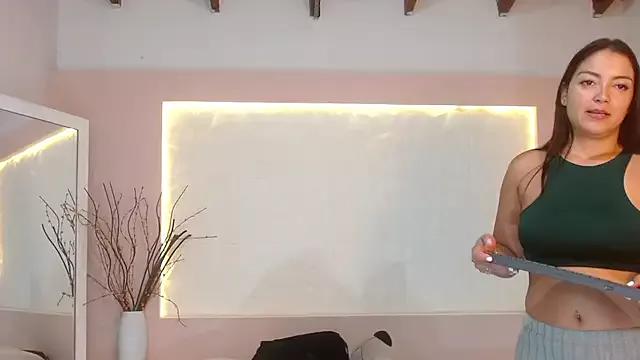 Emilyrose_8 on StripChat 