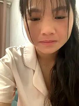 Freechat Emlyly-18 on StripChat