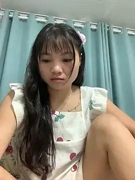 Freechat Emlyly-18 on StripChat