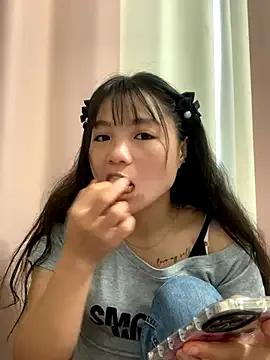 Freechat Emlyly-18 on StripChat