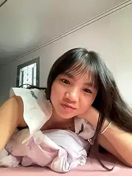 Freechat Emlyly-18 on StripChat