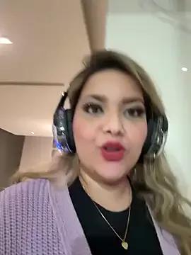 famous_indian_girl on StripChat 