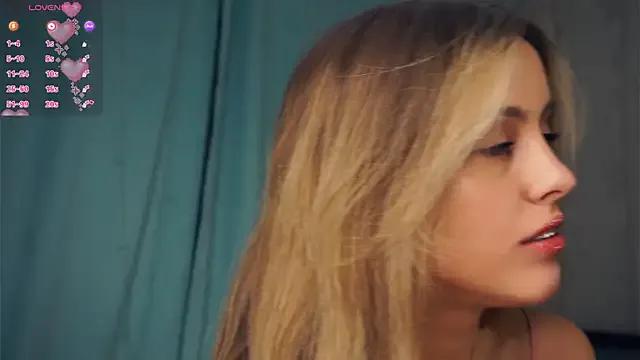 Join amazing slut FannyHewson FannyHewson from StripChat