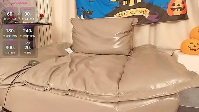 fox-yiyi from StripChat