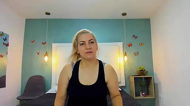 Heidy_milf on StripChat 