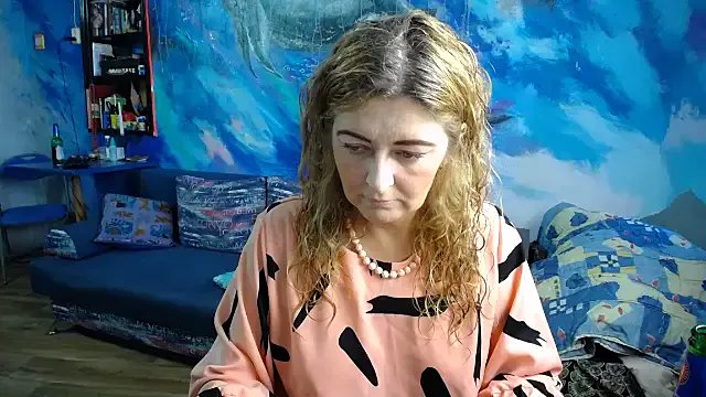 Helen1974 on StripChat