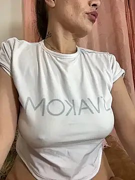 isabella_hairy from StripChat