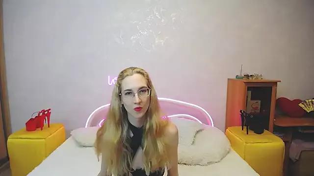KlaryBrait on StripChat 