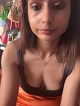 LaPetitechienne1 on StripChat 