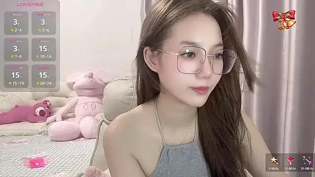LeLe-666 on StripChat 