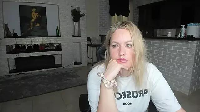 MariemLui on StripChat 