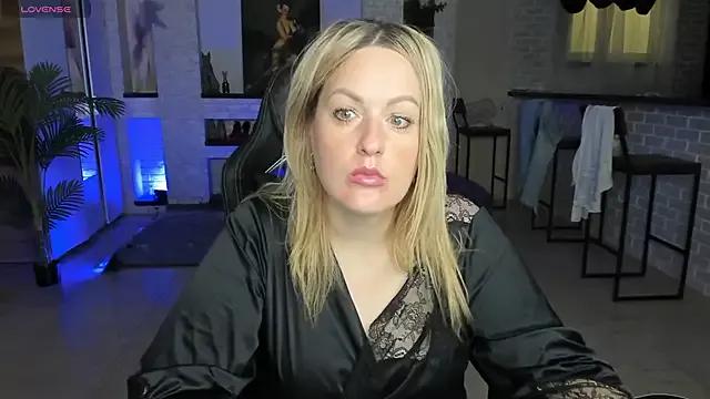 MariemLui on StripChat 