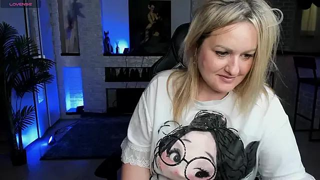 MariemLui on StripChat 