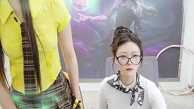 Admire sexy camslut MIUMIU_XOX MIUMIU_XOX from StripChat