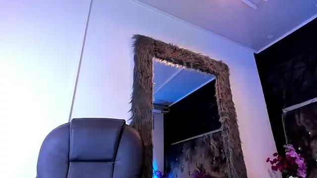 Freechat NicolleMonroe_ on StripChat